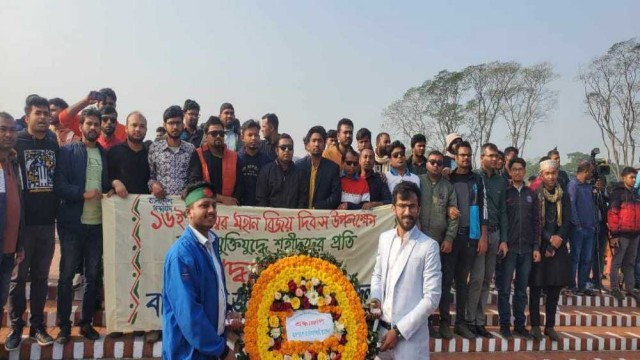 বিজয় দিবসে স্মৃতিসৌধে জাতীয়তাবাদী ছাত্রদলের শ্রদ্ধাঞ্জলি