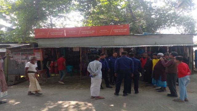 ফরিদপুর-৩ : পোস্টার লাগানোকে কেন্দ্র করে স্বতন্ত্র প্রার্থীর সমর্থককে কুপিয়ে জখম 