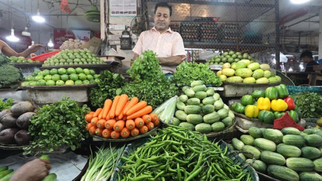 শীতকালিন সবজির ভরা মৌসুমেও দাম চড়া