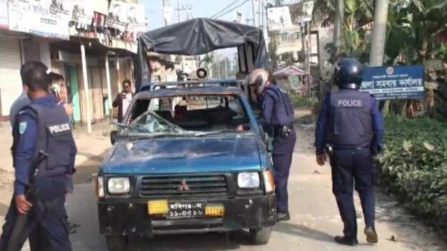 হবিগঞ্জে পুলিশের সাথে ছাত্রদলের সংঘর্ষে আহত ১০, পুলিশের গাড়ি ভাংচুর