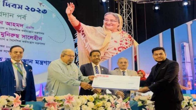 প্রধানমন্ত্রী কর্তৃক প্রায় ২ লাখ টাকার শিক্ষাবৃত্তি পেল শেরপুরের কৃতি সন্তান সিয়াম