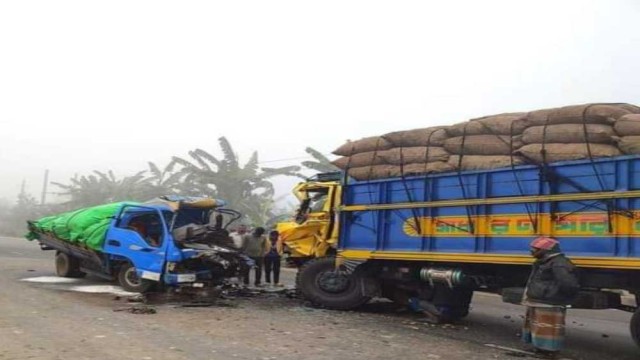 তারাকান্দায় ট্রাকের সাথে পিকআপের মুখোমুখি সংঘর্ষে নিহত ৩