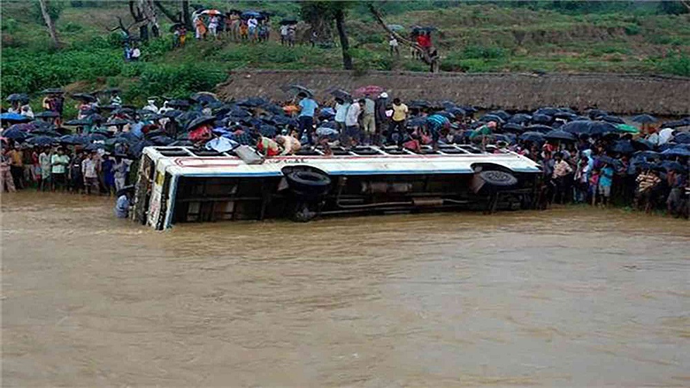 সোমবার কঙ্গোর দক্ষিণাঞ্চলে কপার খনি সমৃদ্ধ প্রদেশ হাউত কাতাঙ্গায় নদীতে ট্রাক পড়ে প্রায় ৫০ জন নিহত হয়েছেন। ছবি: সংগৃহীত  