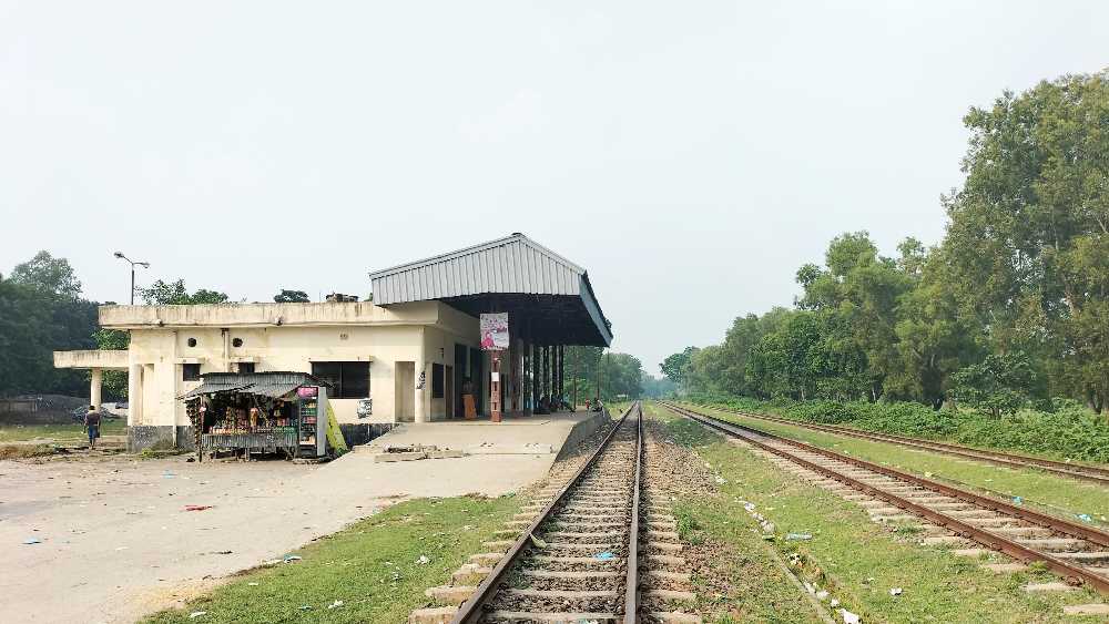 বঙ্গবন্ধু সেতু পূর্ব-জামালপুর রেল যোগাযোগ বন্ধ, ভোগান্তিতে ৫ জেলার মানুষ