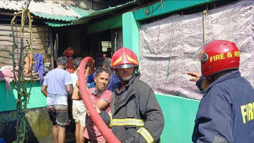 ভালুকায় অগ্নিকান্ডে গার্মেন্টস শ্রমিকদের ২০ বসতঘর পুড়ে ছাই