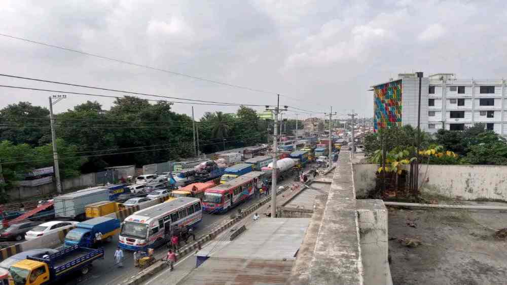 শ্রমিক বিক্ষোভে তীব্র যানজট ঢাকা-টাঙ্গাইল মহাসড়কে