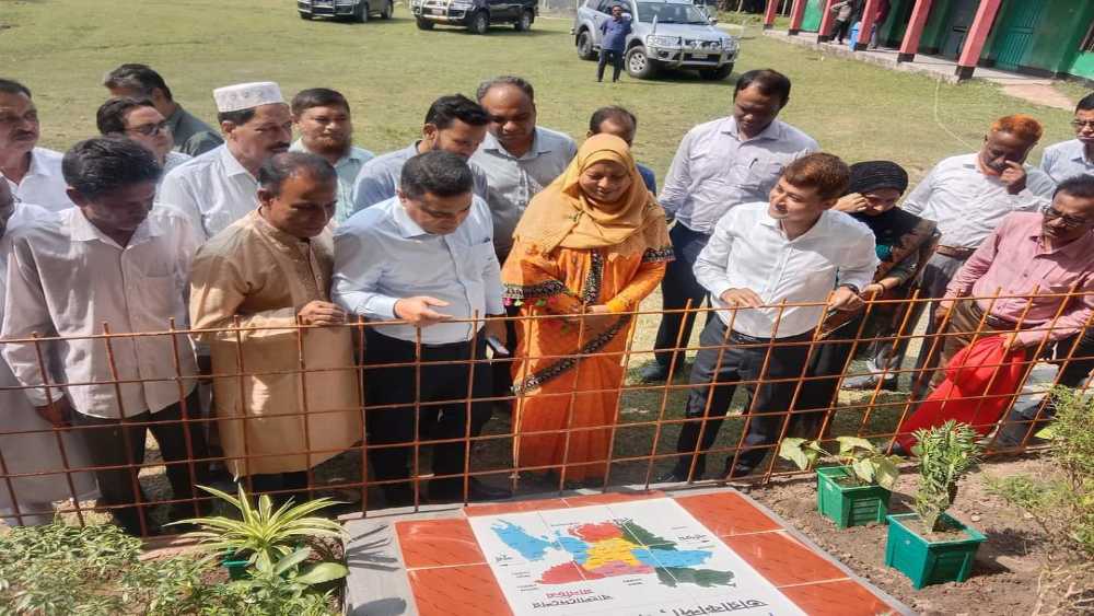 তারাকান্দায় অভিভাবক ছাউনি উদ্বোধন করলেন জেলা প্রশাসক