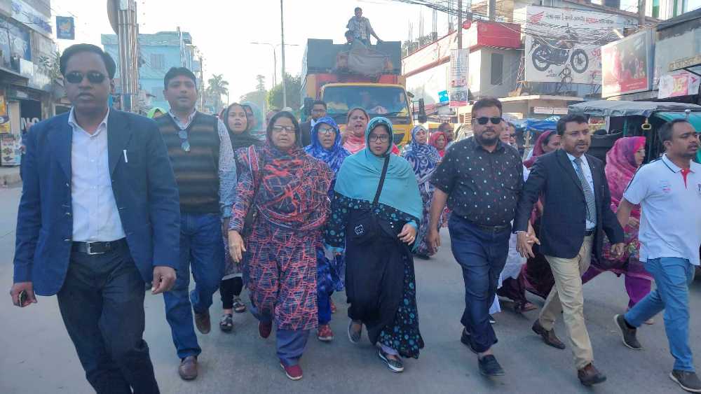 হরতালের সমর্থনে ঠাকুরগাঁওয়ে মহিলা দলের বিক্ষোভ, এক আইনজীবী আটক 