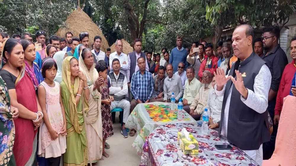 গোবিন্দগঞ্জের পল্লীতে সেই হিন্দু পাড়া পরিদর্শন করলেন অধ্যক্ষ আবুল কালাম আজাদ